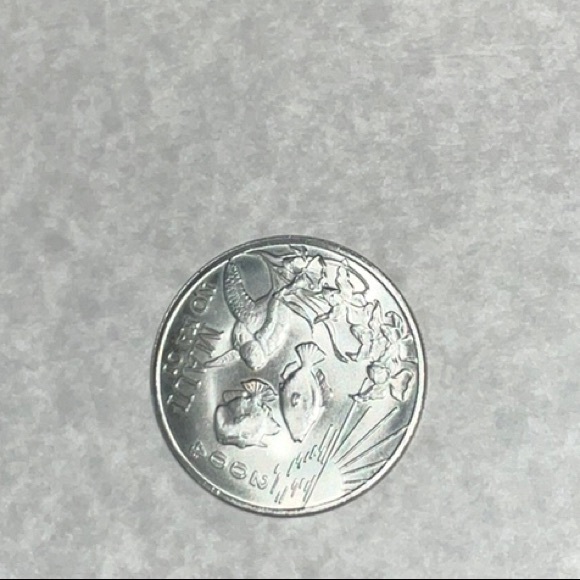 Maui Trade Dollar 2004 The Valley Isle - Picture 2 of 7